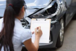 چگونه خسارت افت قیمت خودرو تصادف کرده را از بیمه بدنه بگیریم